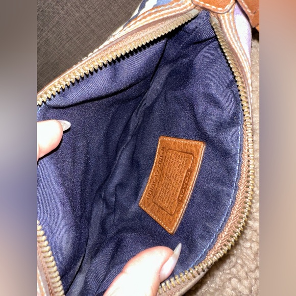 Vintage 💜 Coach Crossbody with Patchwork. - Picture 6 of 8